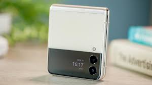 Samsung Z Flip 3 5G 128Gb / 8Gb Ram / 12Mp / 3300 mAh Android - Refurbished Saynama ltd Mobile Phones & Communication:Mobile & Smart Phones