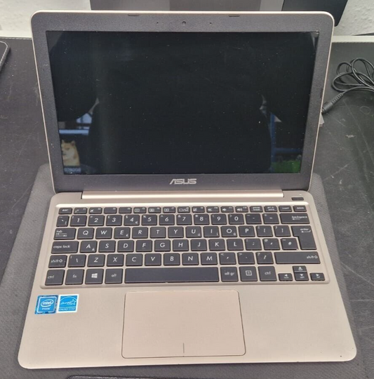 Asus E200h Atom X5-Z8300 / 2GB Ram / 32GB HDD - Windows 10